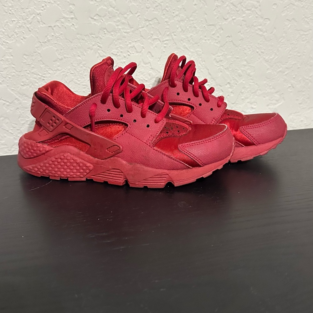 Nike huarache size 6.5 red